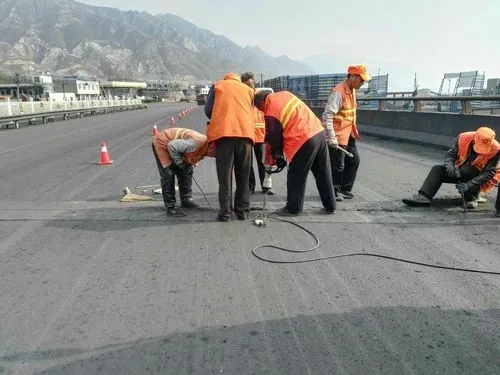 沅江道路桥梁病害治理